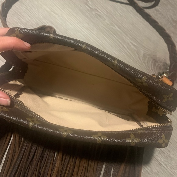 Authentic Louis Vuitton purse - Picture 7 of 10